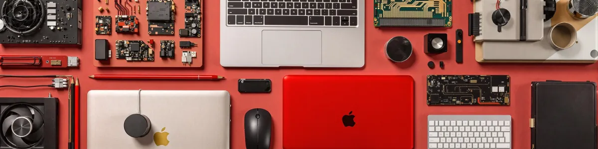 Equipe planejando loja virtual em ambiente colaborativo